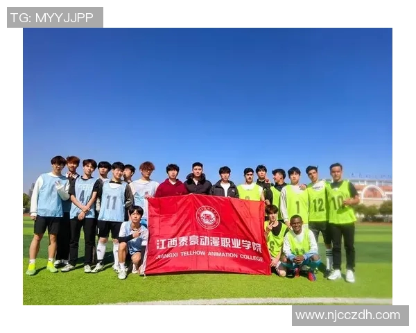 中国足球明星齐聚一堂合影留念展现团结与友谊的精彩瞬间 中国足球明星齐聚一堂合影留念展现团结与友谊的精彩瞬间